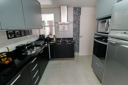 Apartamento à venda com 97m², 3 quartos e 2 vagasCozinha - Armários