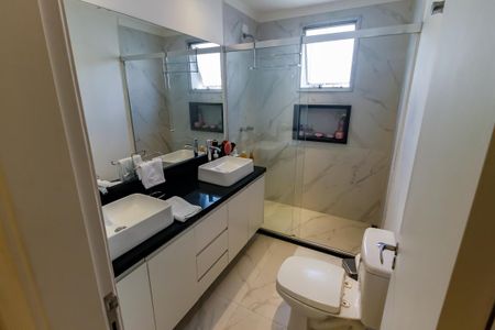 Apartamento à venda com 97m², 3 quartos e 2 vagasBanheiro da Suíte