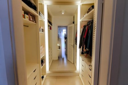 Apartamento à venda com 97m², 3 quartos e 2 vagasCloset da suíte