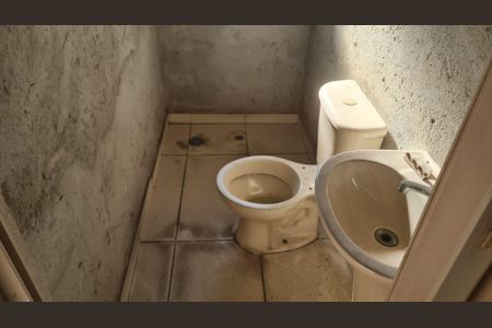 Casa para alugar com 250m², 2 quartos e 3 vagasBanheiro de Serviço