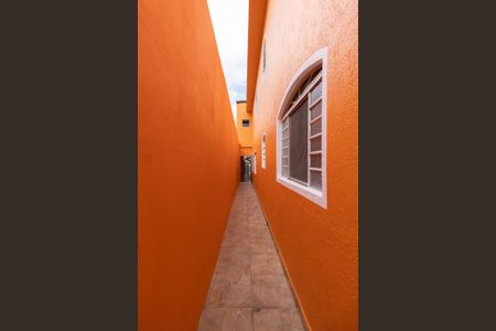 Casa à venda com 70m², 3 quartos e 2 vagasCorredor