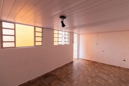 Casa à venda com 70m², 3 quartos e 2 vagasQuarto de Serviço