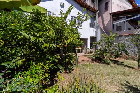 Casa à venda com 100m², 3 quartos e 2 vagas Casa à venda com 100m², 3 quartos e 2 vagasQuintal