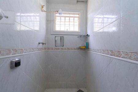 Casa à venda com 100m², 3 quartos e 2 vagas Casa à venda com 100m², 3 quartos e 2 vagasBanheiro social