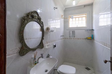 Casa à venda com 100m², 3 quartos e 2 vagas Casa à venda com 100m², 3 quartos e 2 vagasBanheiro social