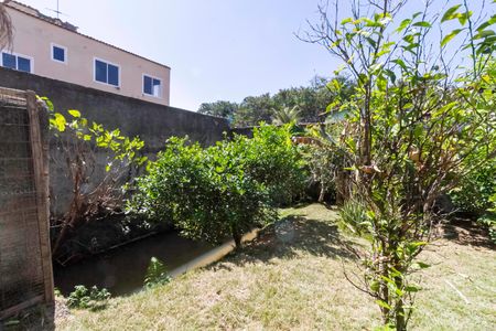 Casa à venda com 100m², 3 quartos e 2 vagas Casa à venda com 100m², 3 quartos e 2 vagasQuintal