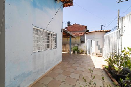 Casa à venda com 100m², 3 quartos e 2 vagas Casa à venda com 100m², 3 quartos e 2 vagasEntrada