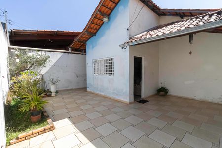 Casa à venda com 100m², 3 quartos e 2 vagas Casa à venda com 100m², 3 quartos e 2 vagasEntrada