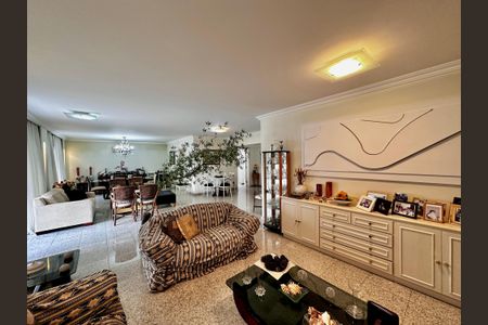 Apartamento à venda com 323m², 4 quartos e 6 vagasSala