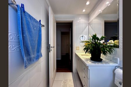 Apartamento à venda com 323m², 4 quartos e 6 vagasBanheiro Suíte 1