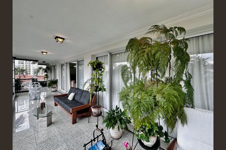 Apartamento à venda com 323m², 4 quartos e 6 vagasVaranda