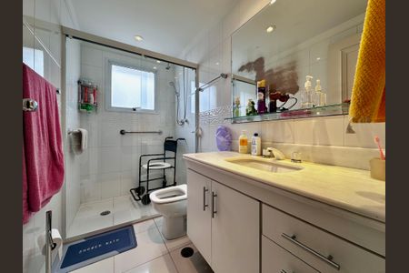 Apartamento à venda com 323m², 4 quartos e 6 vagasBanheiro Suíte 3