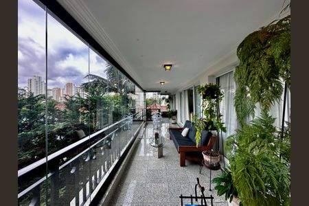 Apartamento à venda com 323m², 4 quartos e 6 vagasVaranda