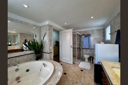 Apartamento à venda com 323m², 4 quartos e 6 vagasBanheiro Suíte 4