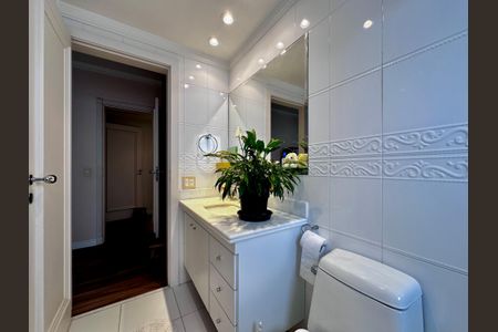 Apartamento à venda com 323m², 4 quartos e 6 vagasBanheiro Suíte 1