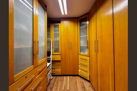 Apartamento à venda com 323m², 4 quartos e 6 vagasCloset Suíte 4