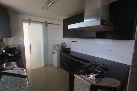 Apartamento à venda com 207m², 5 quartos e 4 vagasCozinha