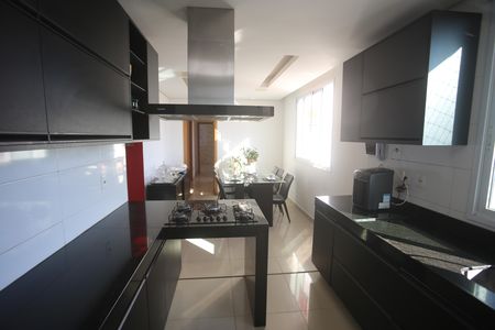 Apartamento à venda com 207m², 5 quartos e 4 vagasCozinha