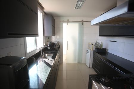 Apartamento à venda com 207m², 5 quartos e 4 vagasCozinha