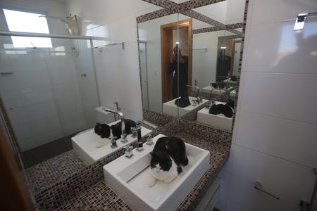 Apartamento à venda com 207m², 5 quartos e 4 vagasBanheiro da Suíte 1