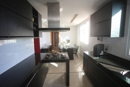 Apartamento à venda com 207m², 5 quartos e 4 vagasCozinha