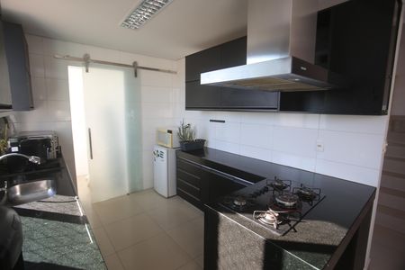 Apartamento à venda com 207m², 5 quartos e 4 vagasCozinha