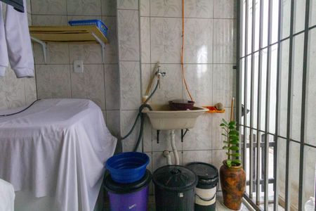 Casa à venda com 135m², 4 quartos e 2 vagas Casa à venda com 135m², 4 quartos e 2 vagasCasa 1: Área de Serviço