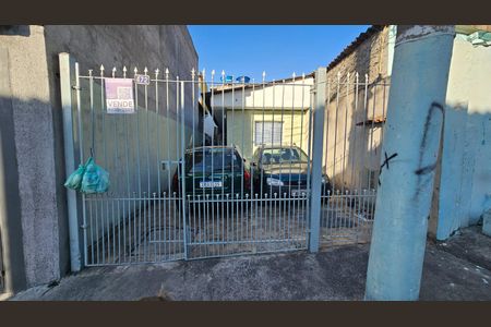 Casa à venda com 135m², 4 quartos e 2 vagas Casa à venda com 135m², 4 quartos e 2 vagasFachada