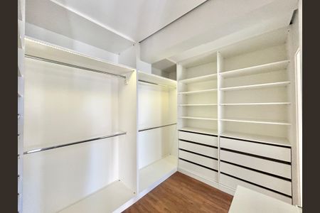 Apartamento à venda com 121m², 3 quartos e 2 vagas Apartamento à venda com 121m², 3 quartos e 2 vagasCloset