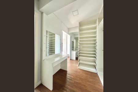 Apartamento à venda com 121m², 3 quartos e 2 vagas Apartamento à venda com 121m², 3 quartos e 2 vagasCloset