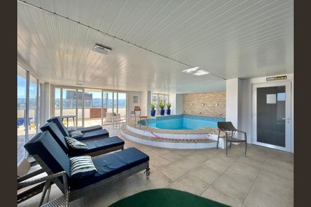 Apartamento à venda com 121m², 3 quartos e 2 vagas Apartamento à venda com 121m², 3 quartos e 2 vagasÁrea comum - Piscina