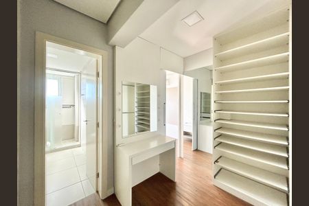 Apartamento à venda com 121m², 3 quartos e 2 vagas Apartamento à venda com 121m², 3 quartos e 2 vagasCloset