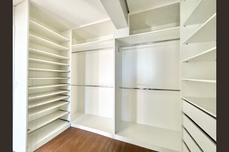 Apartamento à venda com 121m², 3 quartos e 2 vagas Apartamento à venda com 121m², 3 quartos e 2 vagasCloset