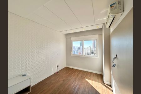 Apartamento à venda com 121m², 3 quartos e 2 vagas Apartamento à venda com 121m², 3 quartos e 2 vagasSuíte