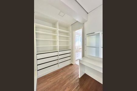 Apartamento à venda com 121m², 3 quartos e 2 vagas Apartamento à venda com 121m², 3 quartos e 2 vagasCloset