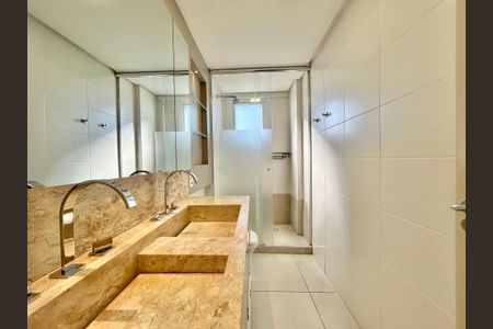 Apartamento à venda com 121m², 3 quartos e 2 vagas Apartamento à venda com 121m², 3 quartos e 2 vagasBanheiro da Suíte