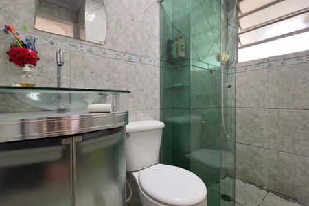 Banheiro de apartamento à venda com 2 quartos, 52m² em Vila Bremen, Guarulhos