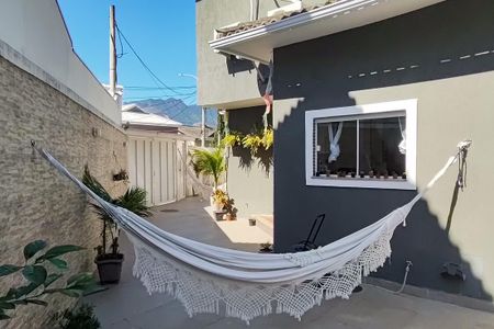 Casa de condomínio à venda com 162m², 3 quartos e 2 vagasQuintal