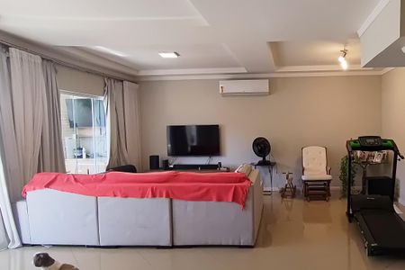Casa de condomínio à venda com 162m², 3 quartos e 2 vagasSala