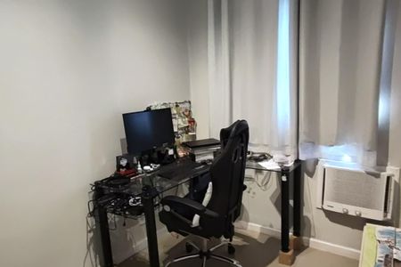 Casa de condomínio à venda com 162m², 3 quartos e 2 vagasEscritório