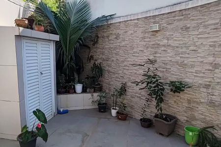 Casa de condomínio à venda com 162m², 3 quartos e 2 vagasQuintal