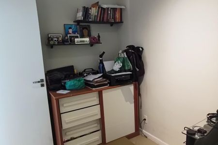 Casa de condomínio à venda com 162m², 3 quartos e 2 vagasEscritório