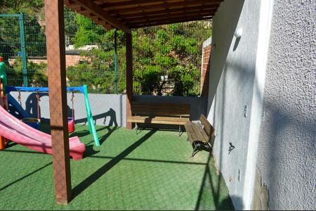 Casa de condomínio à venda com 162m², 3 quartos e 2 vagasÁrea comum - Playground