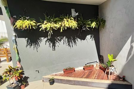 Casa de condomínio à venda com 162m², 3 quartos e 2 vagasQuintal