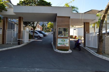 Casa de condomínio à venda com 162m², 3 quartos e 2 vagasFachada