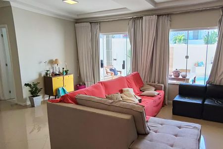 Casa de condomínio à venda com 162m², 3 quartos e 2 vagasSala