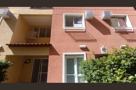 Apartamento à venda com 100m², 2 quartos e 1 vagaFachada com Placa