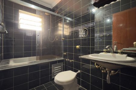 Casa à venda com 280m², 3 quartos e 2 vagasBanheiro da Suíte