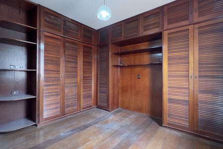 Casa à venda com 280m², 3 quartos e 2 vagasSuíte