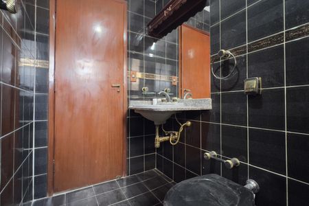 Casa à venda com 280m², 3 quartos e 2 vagasBanheiro Social